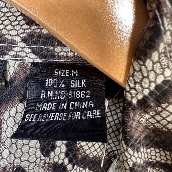 100% Silk Animal Print Blouse Women’s Medium Long Sleeve Button Front Top‎ - Picture 6 of 11